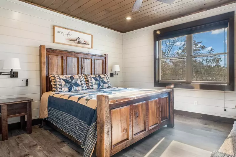 GRAND LECONTE LODGE