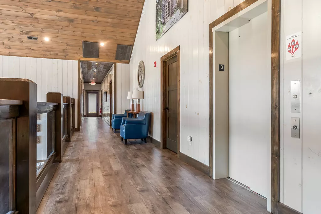 GRAND LECONTE LODGE