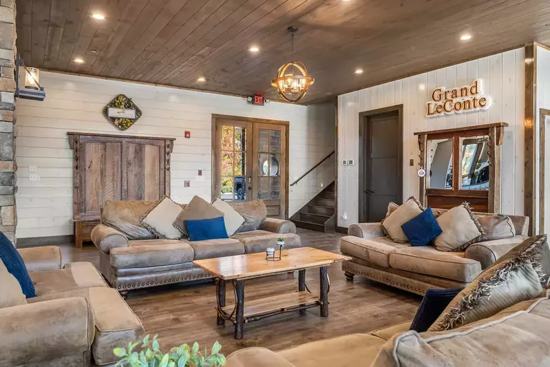 GRAND LECONTE LODGE
