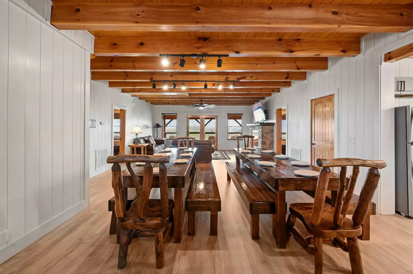 MOUNTAIN BREEZE MANOR