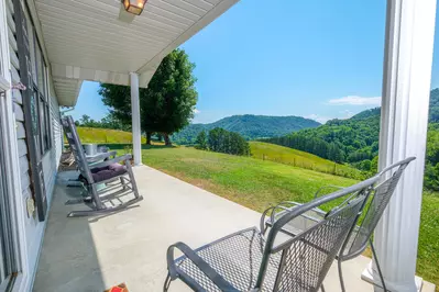 GREEN ACRES FARMHOUSE