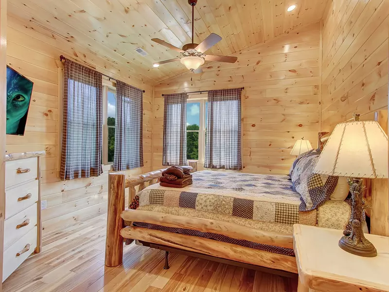 MOUNTAIN LOOKOUT LODGE