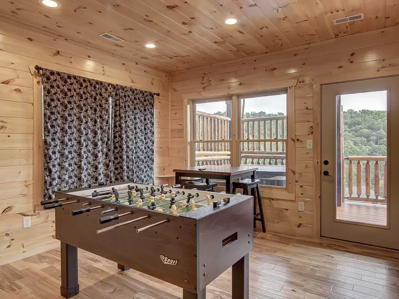 MOUNTAIN LOOKOUT LODGE