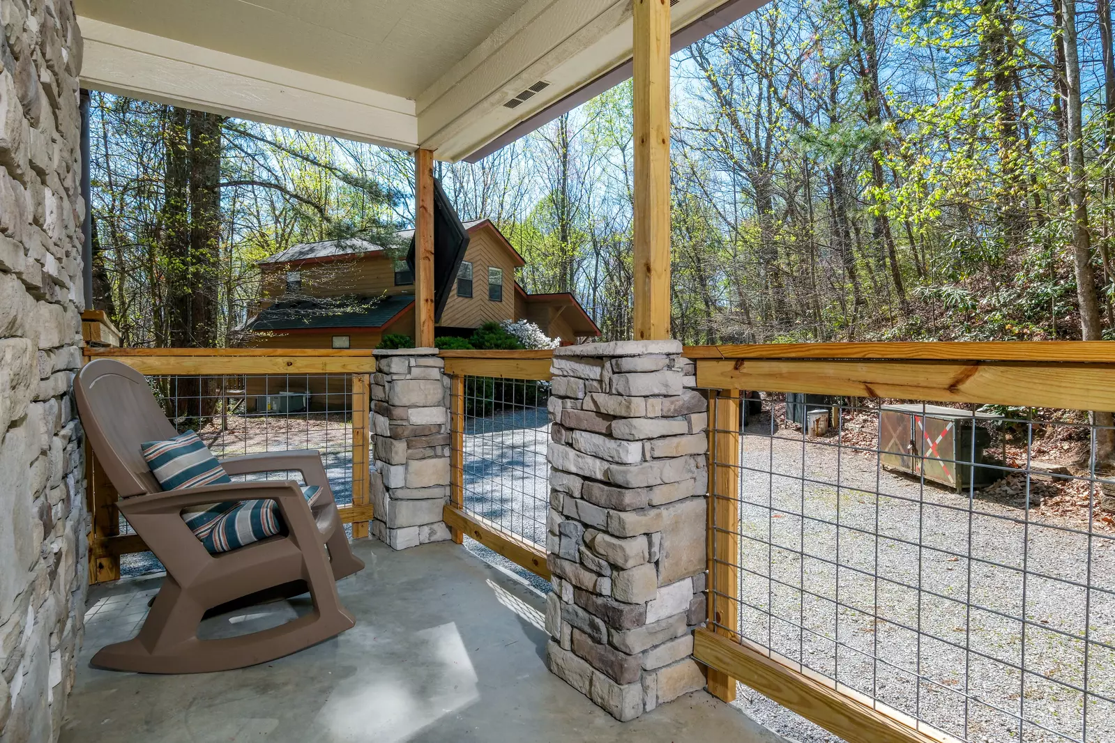 SILVER MAPLE CHALET