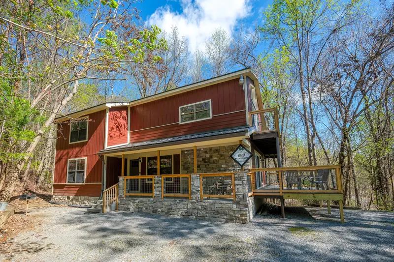 SILVER MAPLE CHALET