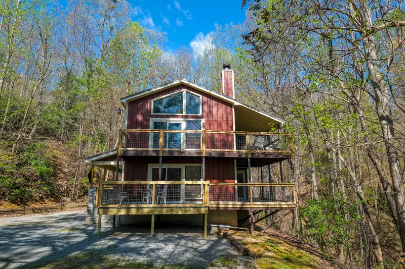 SILVER MAPLE CHALET