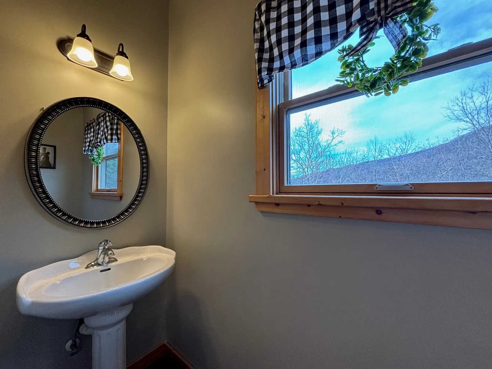 THE GOOD WOOD CABIN