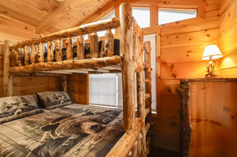 GOOD AURA CABIN