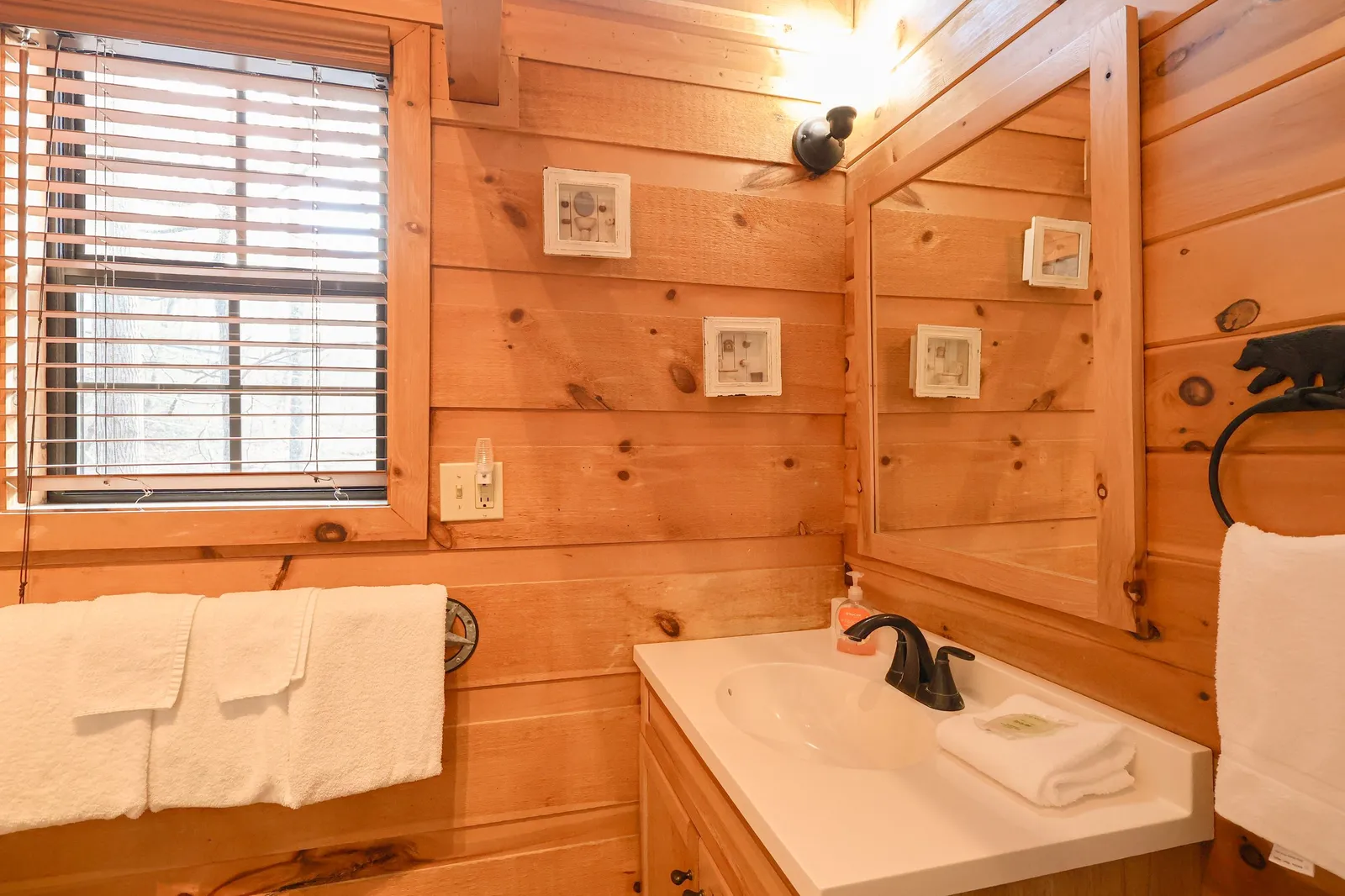 GOOD AURA CABIN
