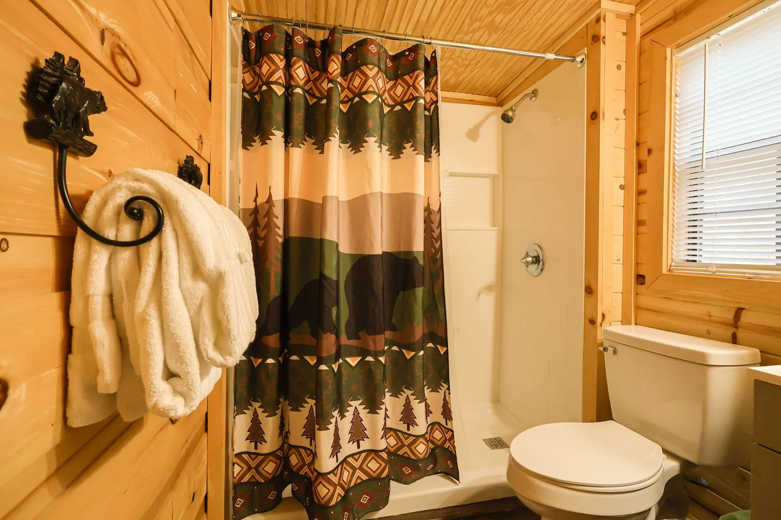 GOOD AURA CABIN