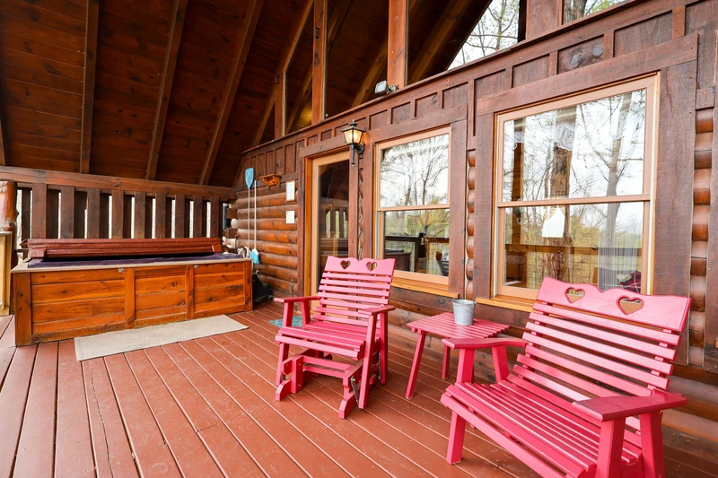 HONEY BEAR HIDEAWAY