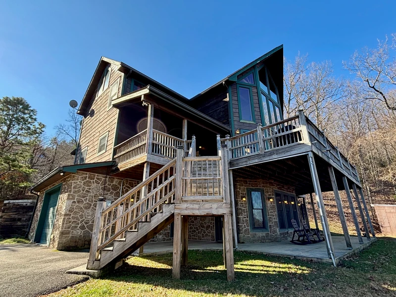 THE GOOD WOOD CABIN