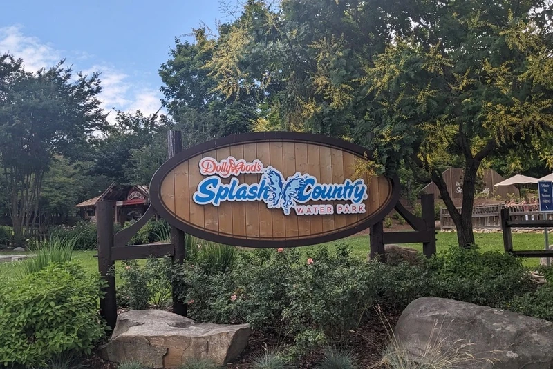 splash country - outdoor activities in pigeon forge for summer