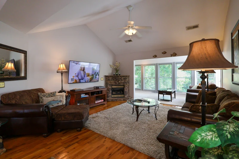 RIVERFRONT CHALET