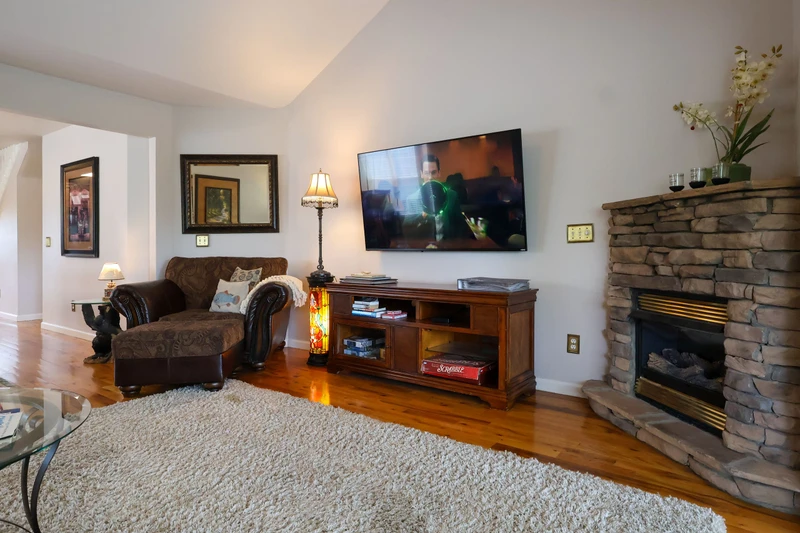 RIVERFRONT CHALET