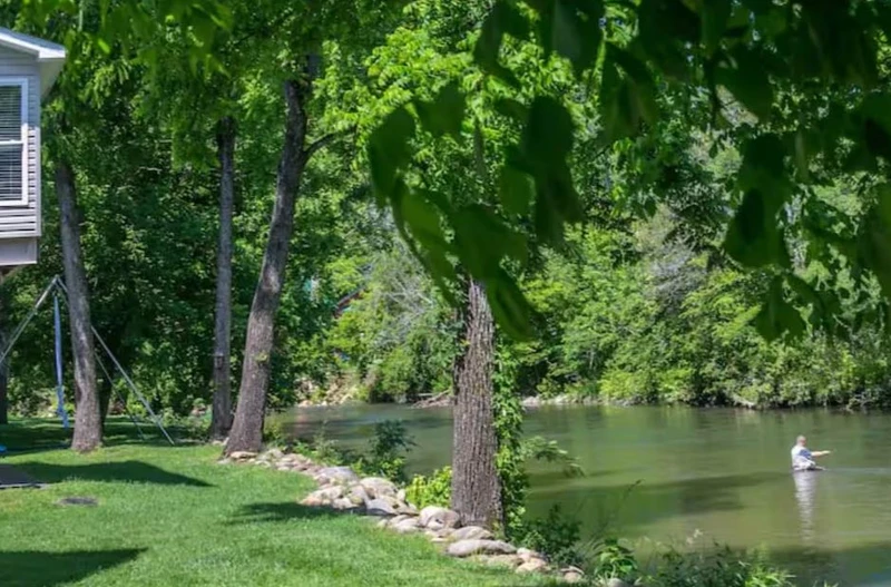 RIVERFRONT CHALET