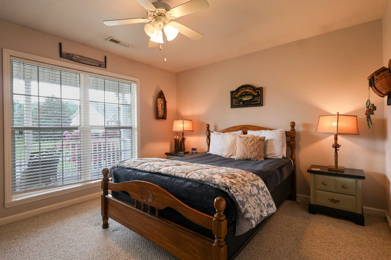 RIVERFRONT CHALET