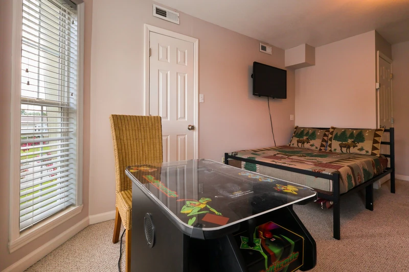 RIVERFRONT CHALET