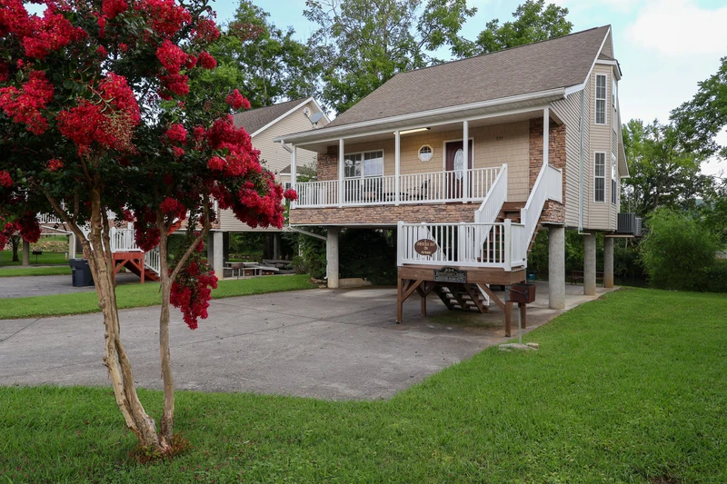 RIVERFRONT CHALET