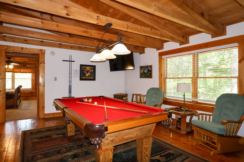 8 BEARS LODGE