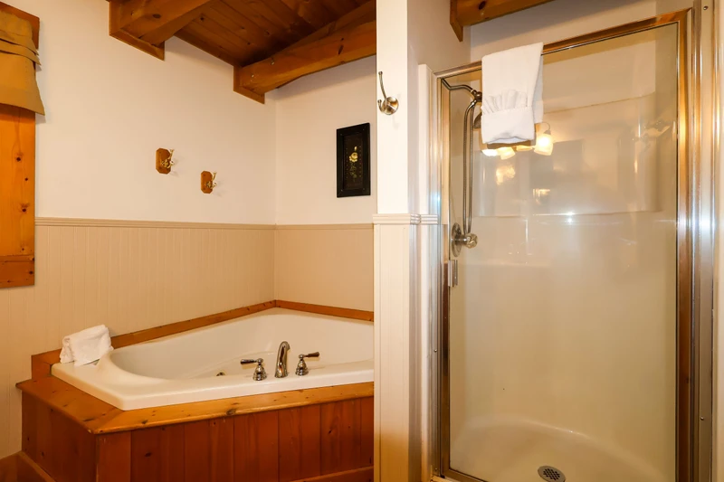 8 BEARS LODGE