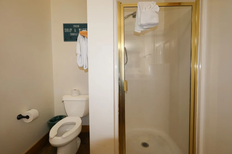 8 BEARS LODGE
