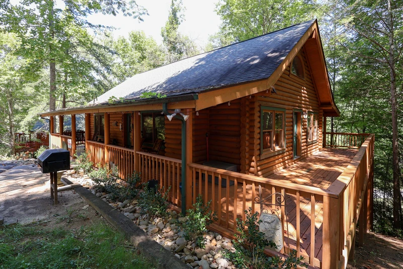 8 BEARS LODGE