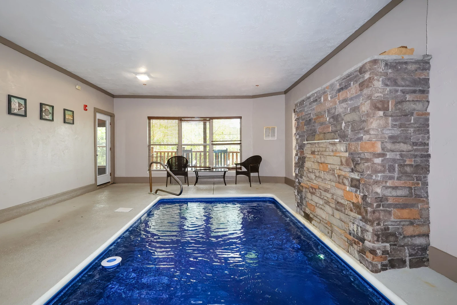POOL VIEW LODGE