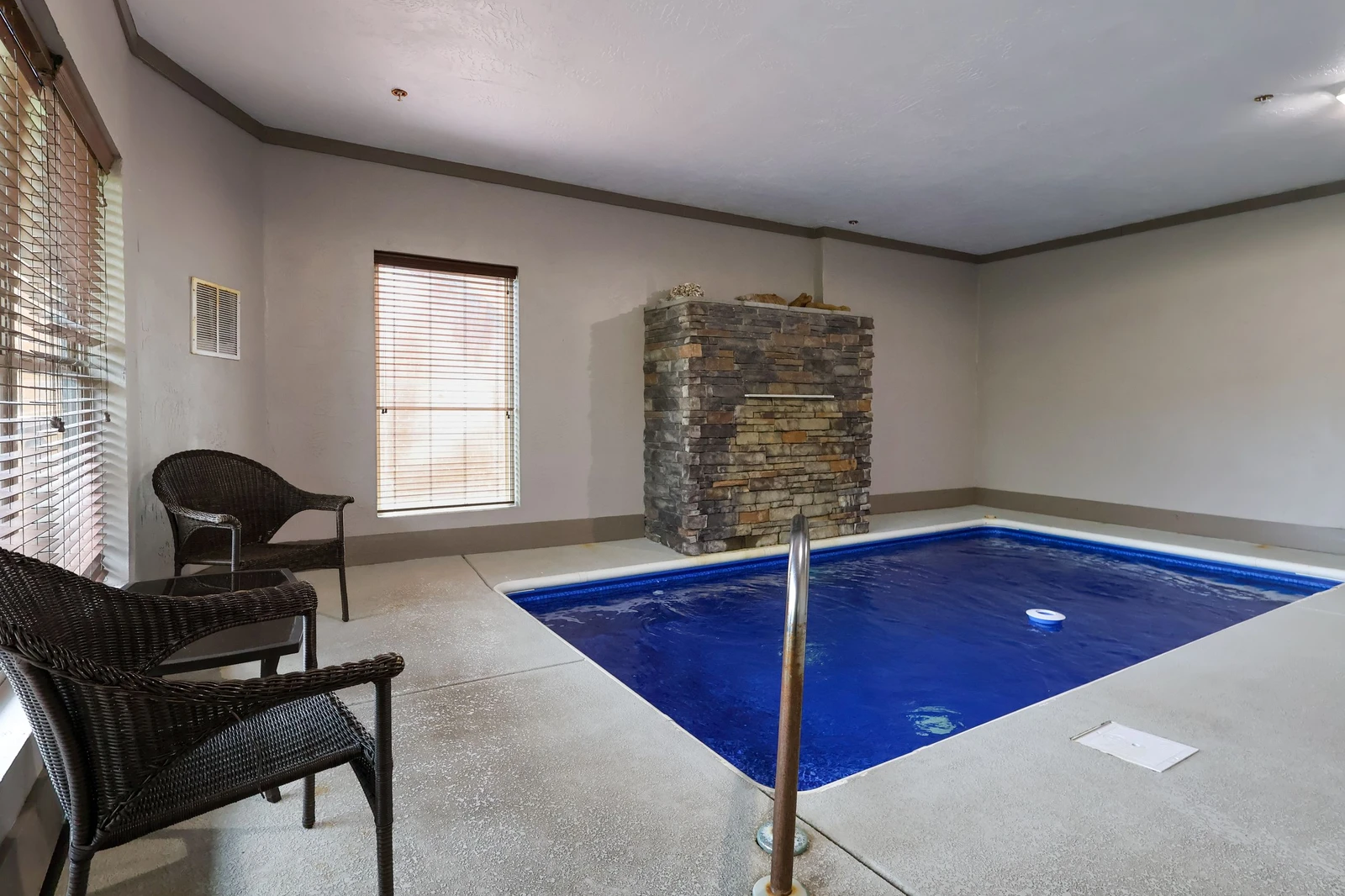 POOL VIEW LODGE