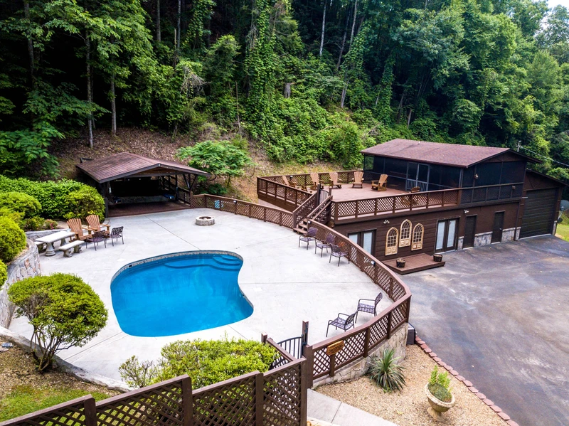PIONEER TRAIL RETREAT