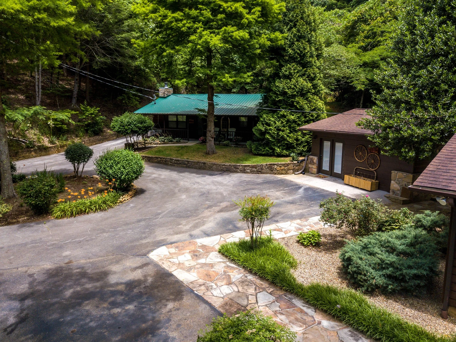 PIONEER TRAIL RETREAT
