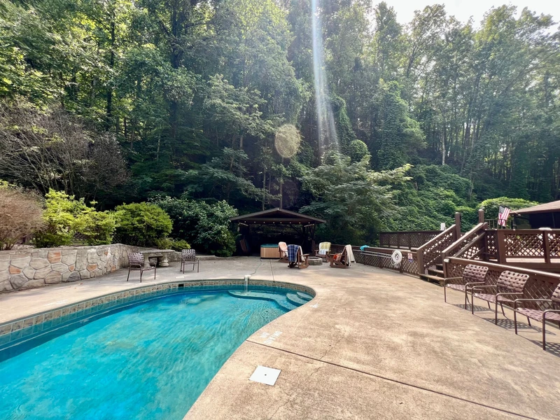 PIONEER TRAIL RETREAT